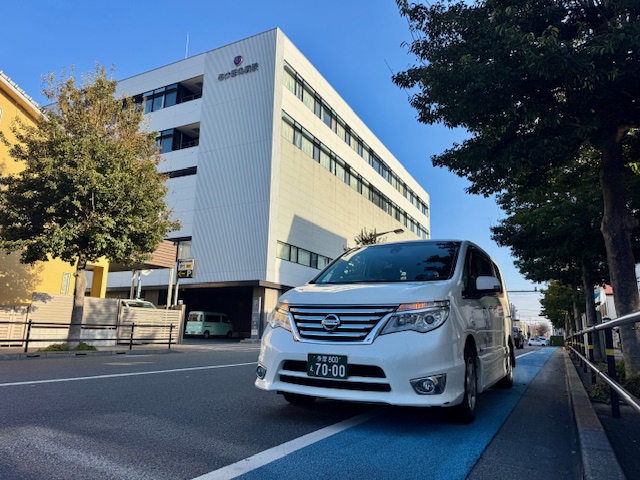 町田市の透析診療を行っている曙病院と福祉介護タクシー車両