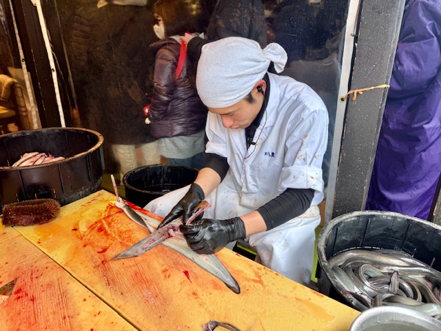 成田山名物うなぎを職人が調理する様子｜旅の楽しみを味わう時間