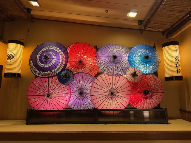 箱根湯本温泉ホテルおかだ
情緒あふれる傘の飾りつけ