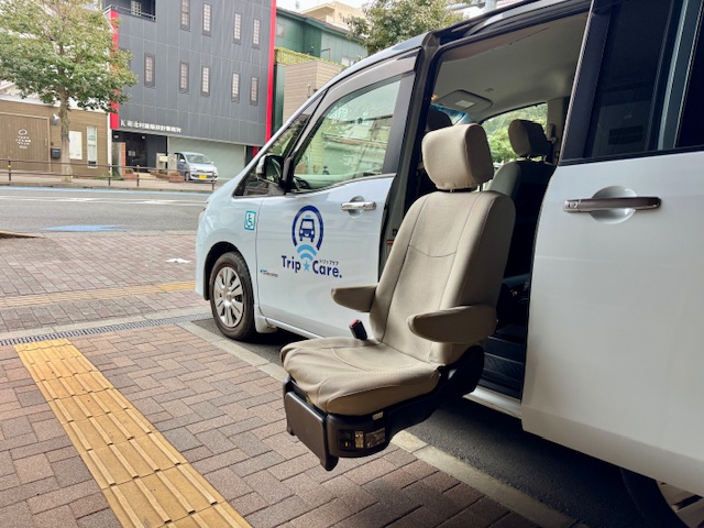 町田市のあけぼの病院で透析通院送迎をする福祉介護タクシーのスライドシート車両