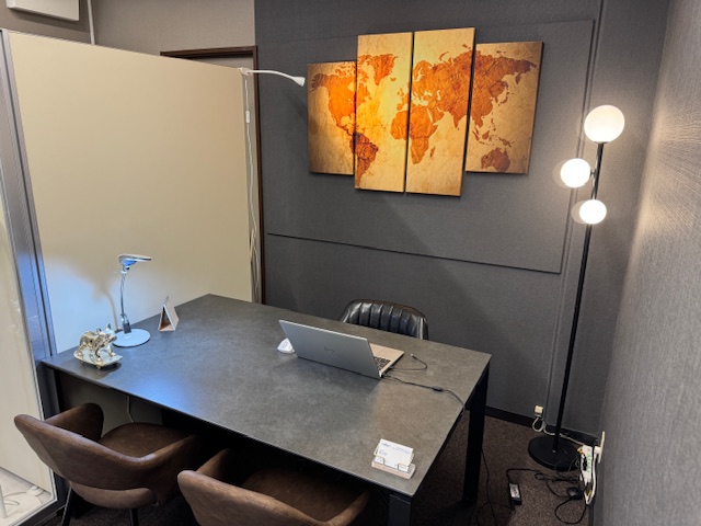 福祉介護タクシーの執務室兼商談室