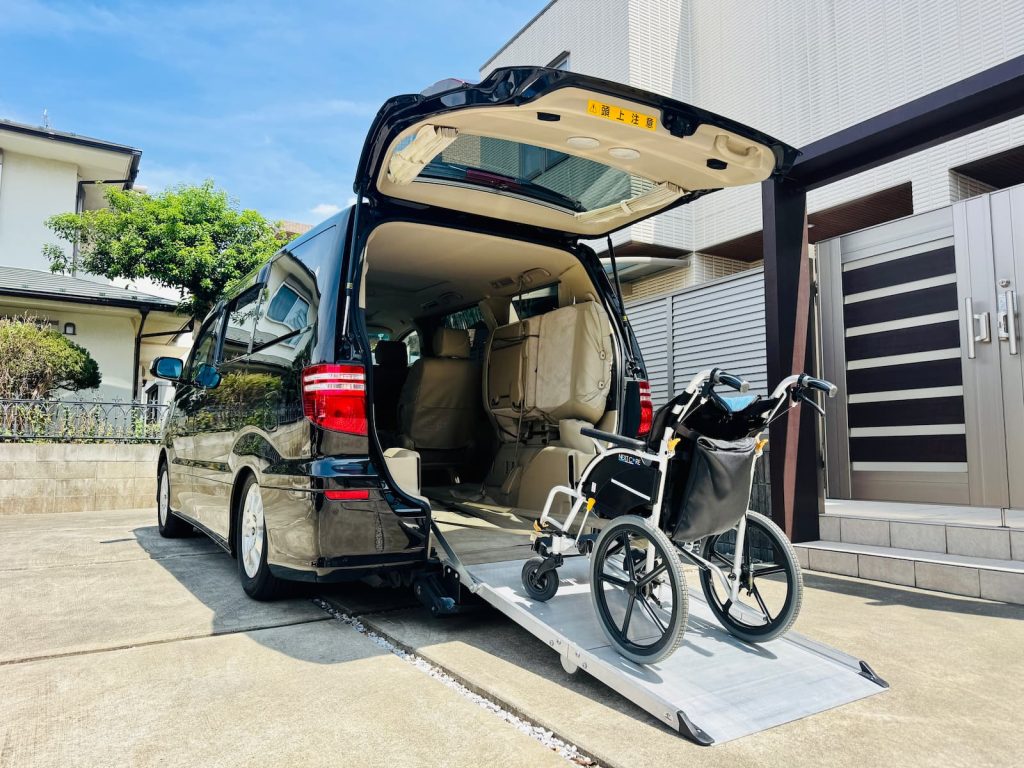 町田市　福祉タクシー　アルファード　ストレッチャー対応