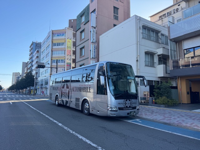 町田市を出発する貸切バス