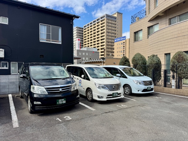 通院用・旅行用と使い分けしてる当社の福祉介護タクシー車両3台