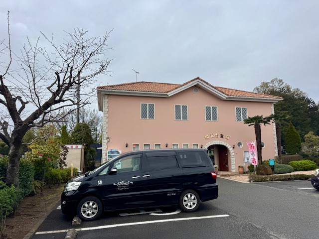 陽光台霊園の背景と福祉介護タクシー車両