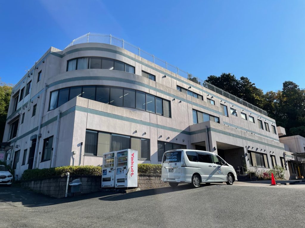 町田市図師町のよしの病院と福祉介護タクシー車両