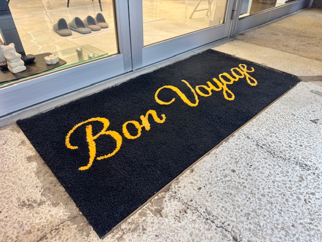 Trip☆Care.成城店の入口マットレスにBon Voyage