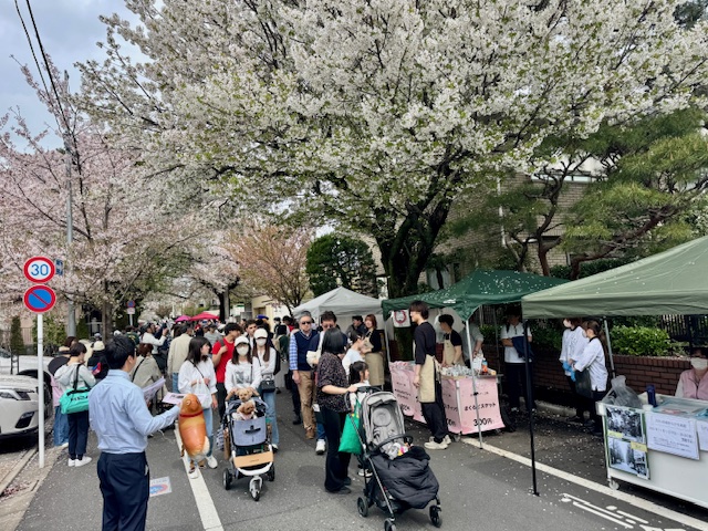 成城さくらフェスティバルの様子